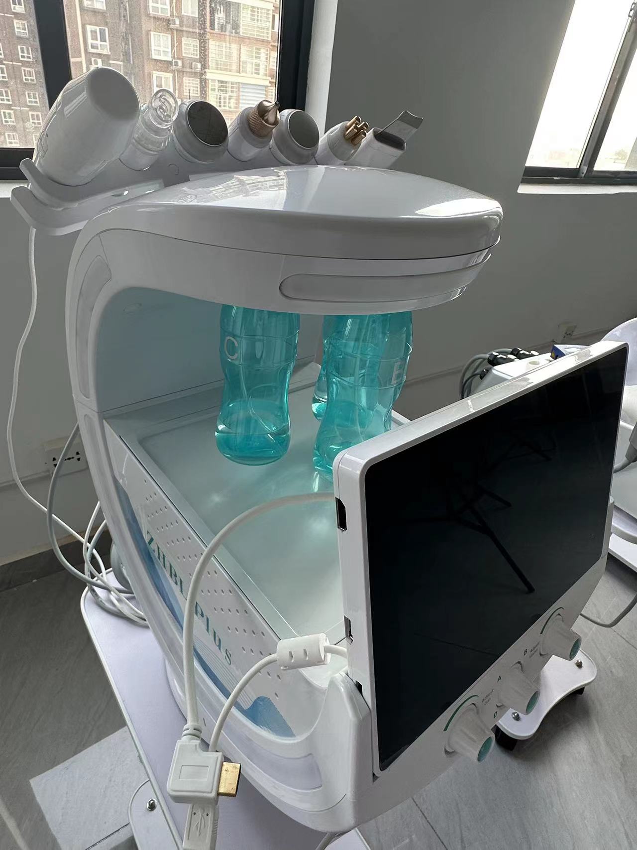 Macchina per Idrodermabrasione - Hydra Dermabrasion Aqua Peel Machine recensione e prezzo